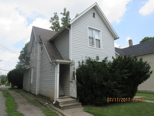 Building Photo - 828 Huestis Ave Unit Apt 2