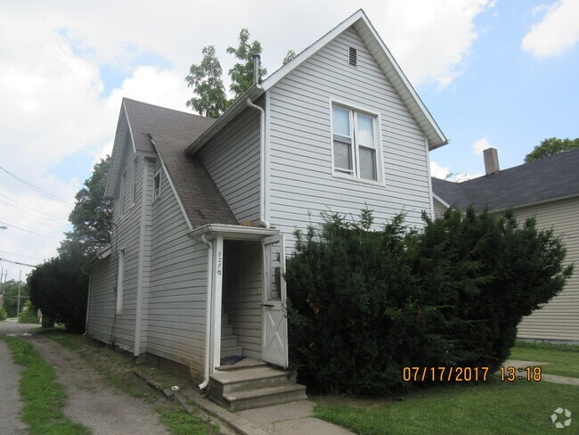 Building Photo - 828 Huestis Ave Unit Apt 2