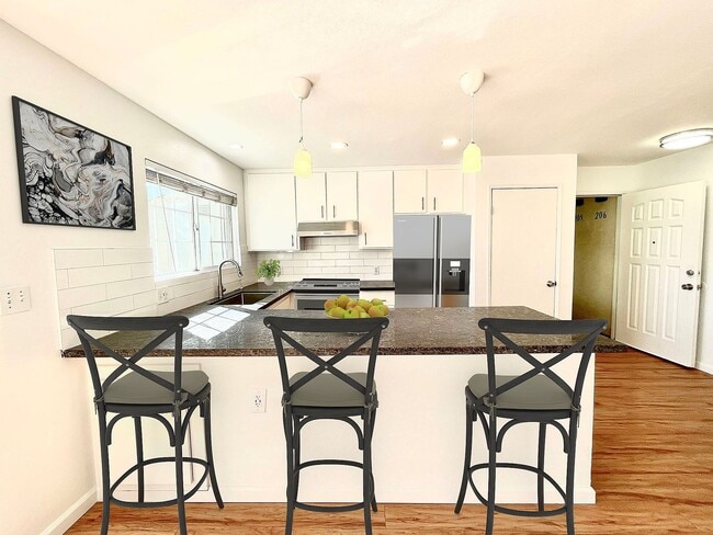 Photo - ***500 Off first month's Rent *** Stunning and Newly Remodeled Apartment Home Unidad 5170-105