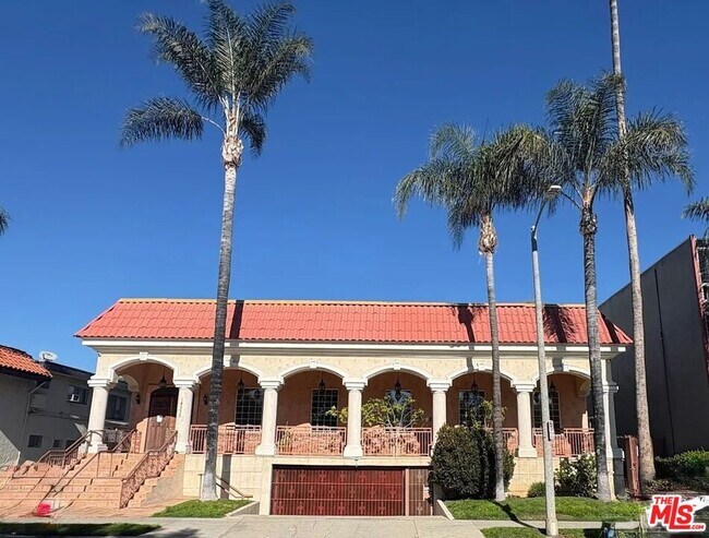 Building Photo - 14335 Huston St Unit 113