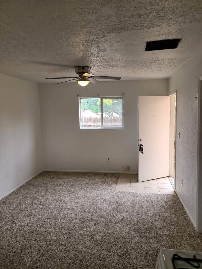 Building Photo - 915 Walter St SE Unit C