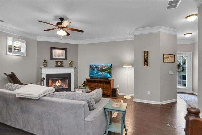 Photo - 307 Lakeside Ln