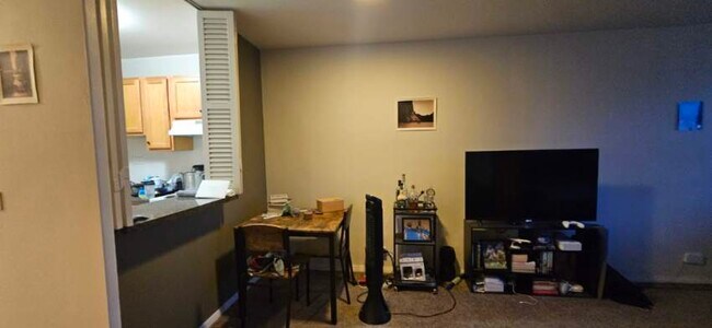 Photo - 555 W Cornelia Ave Unidad 2003