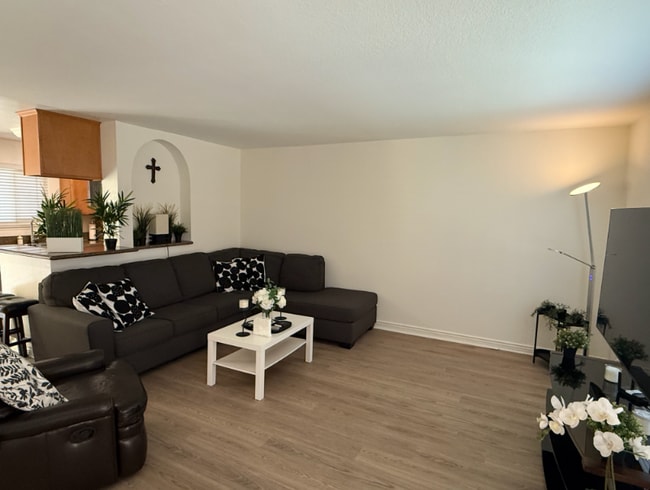 Building Photo - 1000 Estes St