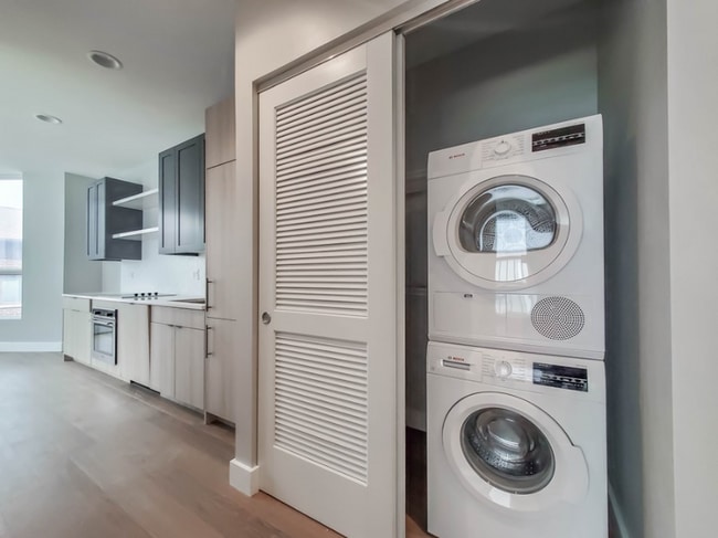 Photo - 1255 N Sandburg Terrace