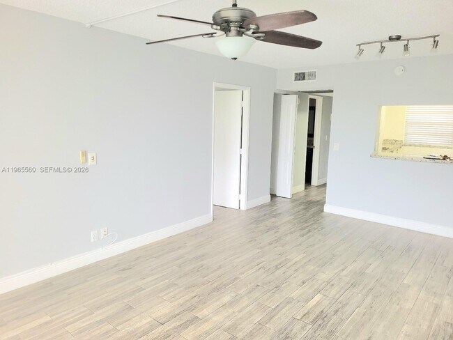 Photo - 9470 Poinciana Pl Unit 301