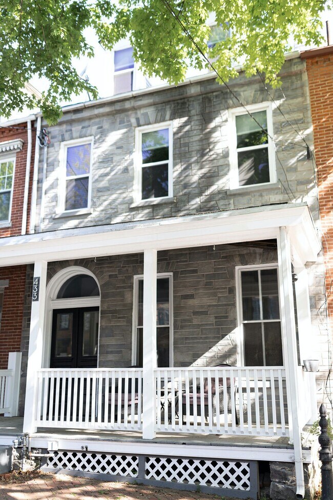 Photo - 433 W Walnut St Unit 2 (2 bedroom)