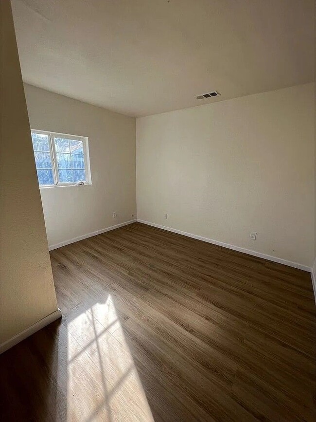 Photo - 3 Bedroom 1 1/2 Bath in Oak Park