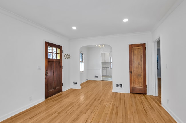 Photo - 1927 S 61st St