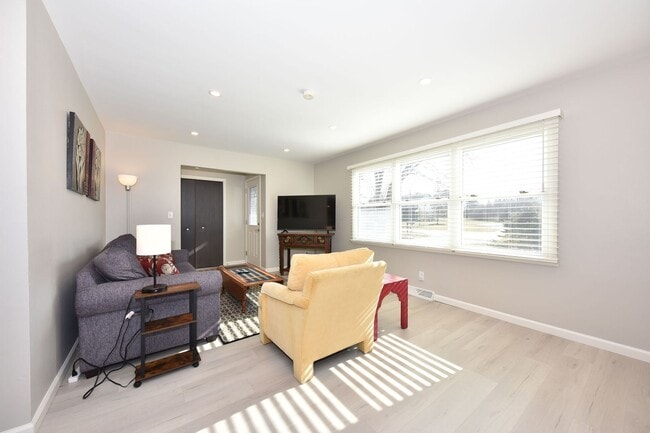 Photo - Furnished Mequon 4 bedroom ranch