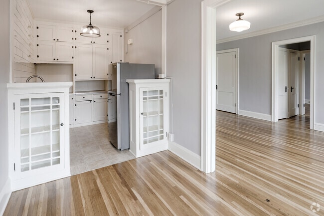 1BR, 1BA - 2338 Marshall Apartments