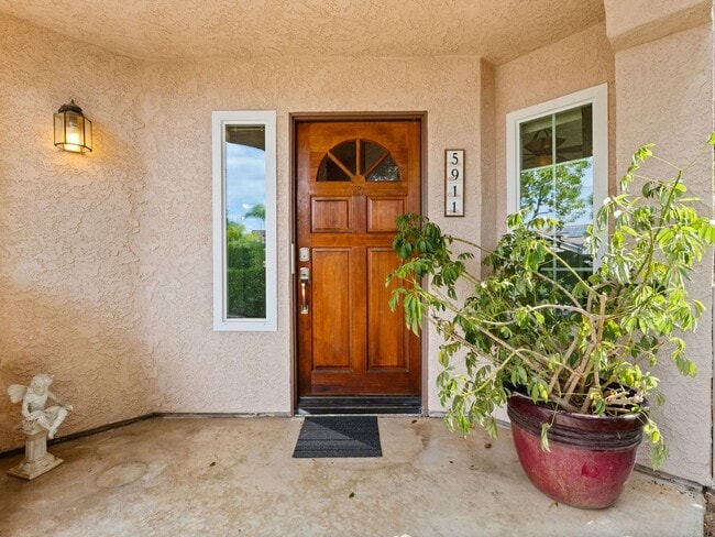5911 Rio Valle Dr