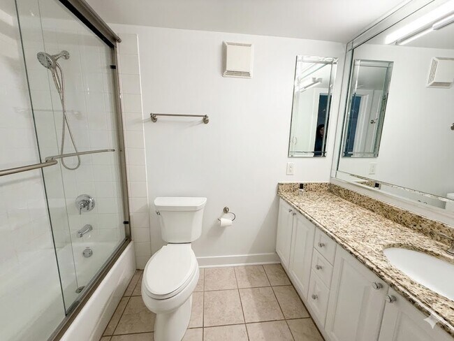 Photo - 949 W Madison St