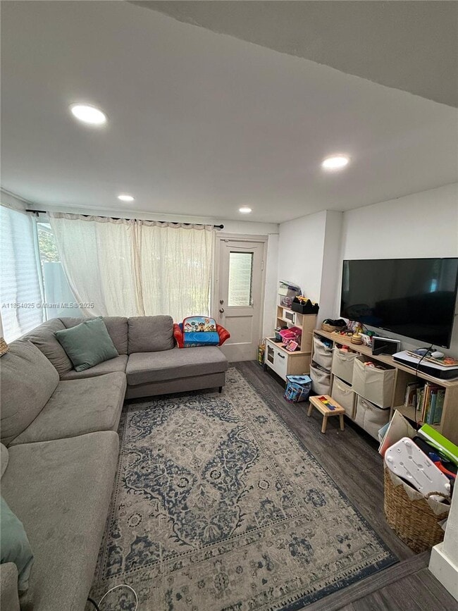 Photo - 822 NE 8th St