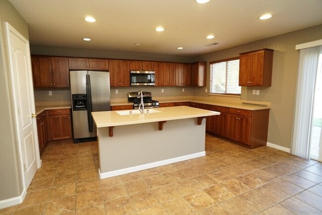 Photo - Spacious 4 bedroom 2.5 bathroom in Lincoln Crossing!
