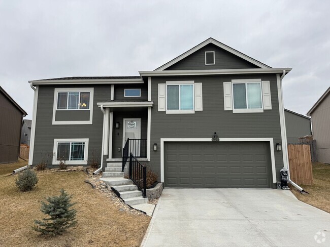 Building Photo - Modern Home With Open Layout For Rent In B...