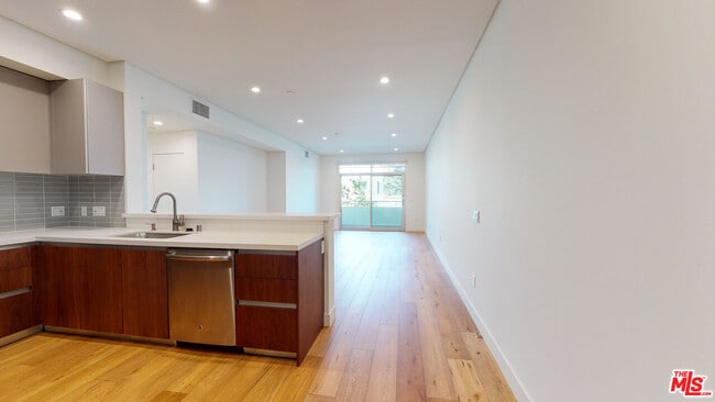 Photo - 938 Orange Grv Ave Unit 402