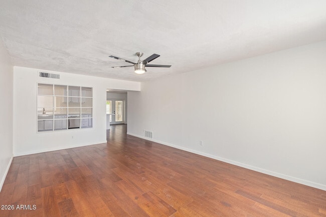 Photo - 108 W Balboa Dr