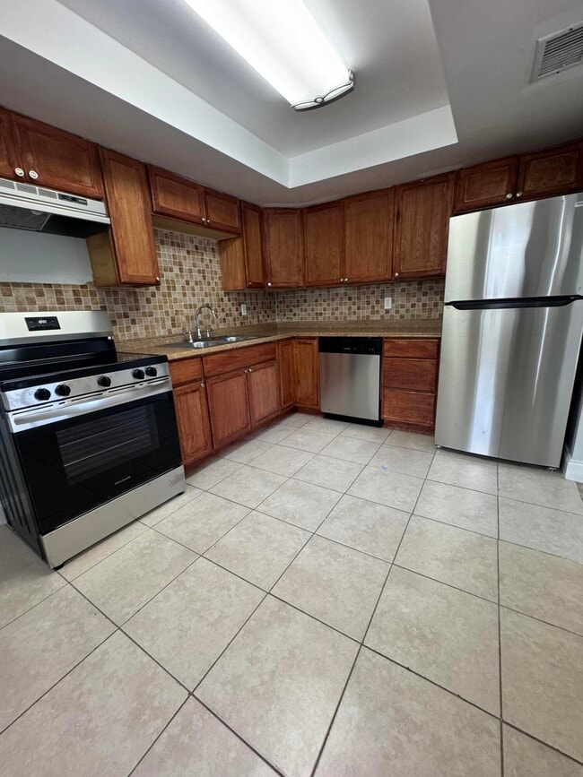 Building Photo - 3204 Louisiana Ave Unit D Rental