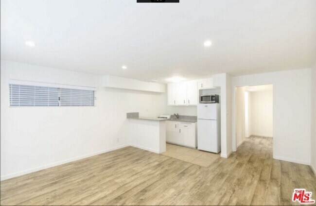 Building Photo - 1261 Laurel Ave Unit 21 Rental
