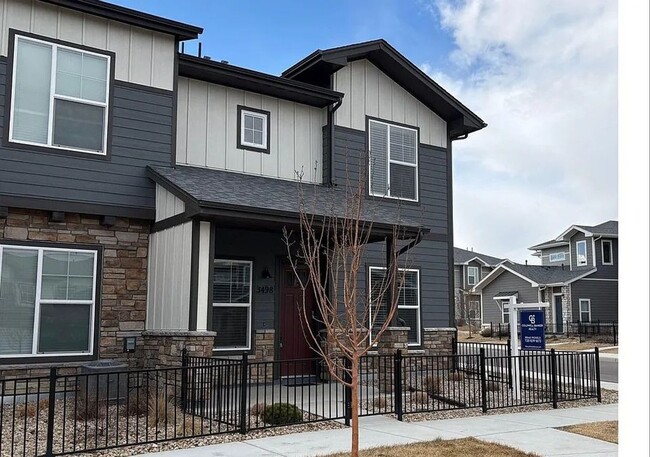 Building Photo - Elegant Townhome in Loveland