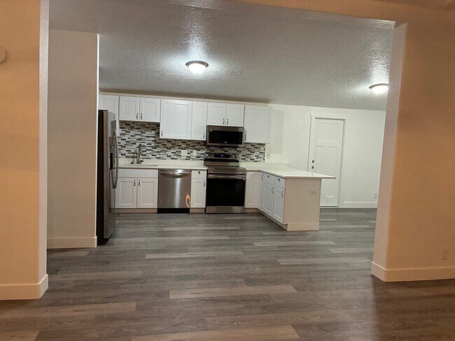 216 W Apple St Unit 1