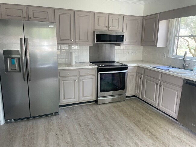 Photo - Large End Unit Townhome in Oak Ridge Meadows