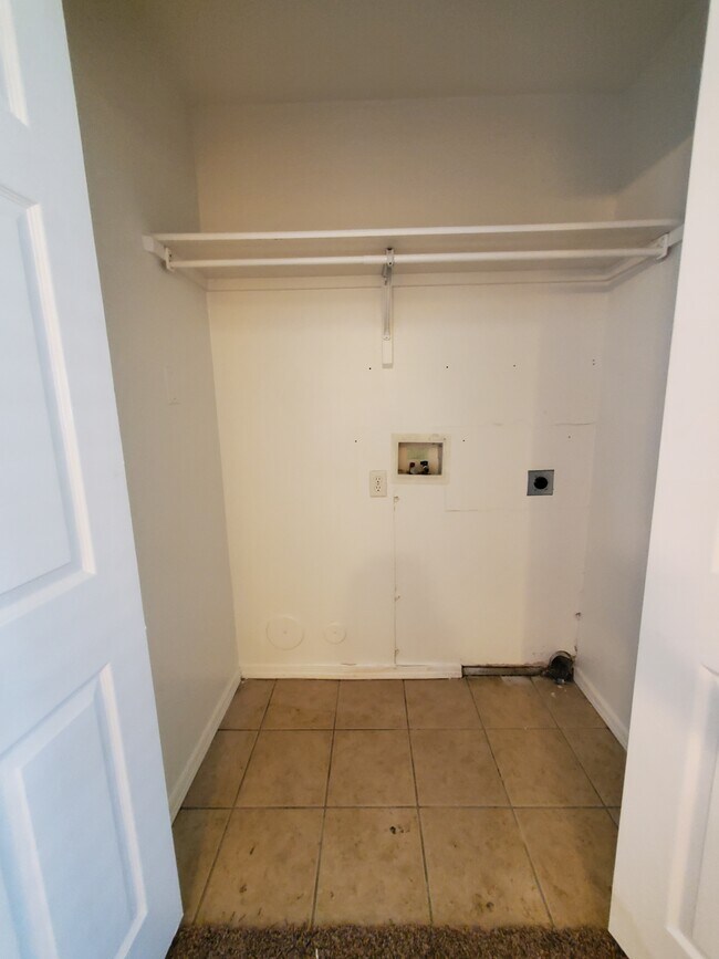 Photo - 545 Caribou St