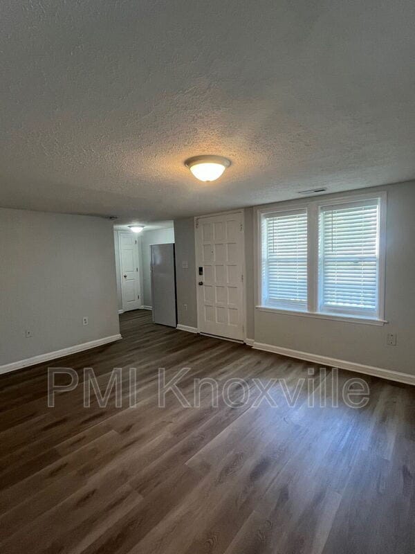 Photo - 489 W Outer Dr