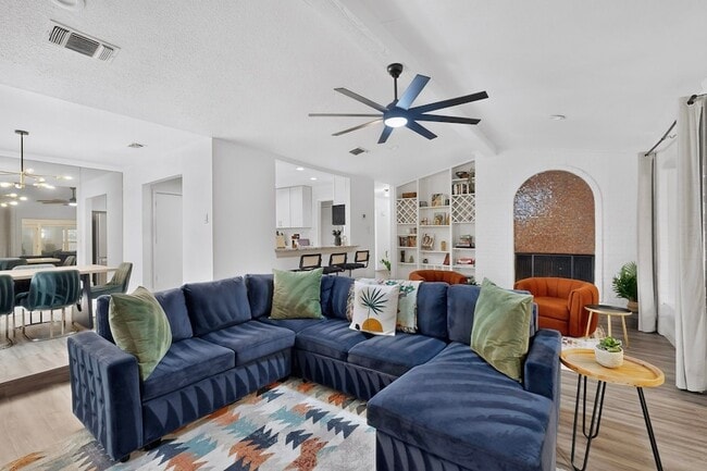 Photo - 3508 Grande Bulevar Blvd