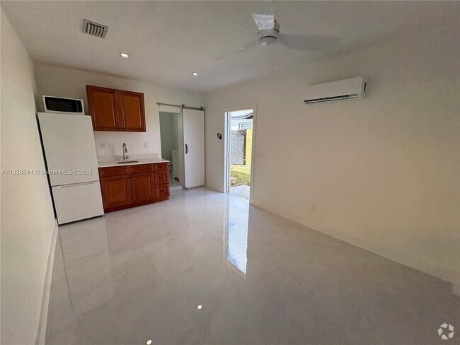 Building Photo - 29904 SW 148th Ave Unit Efficiency Rental