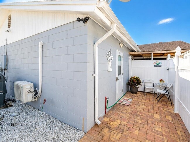 Photo - 111 Cuautla Way