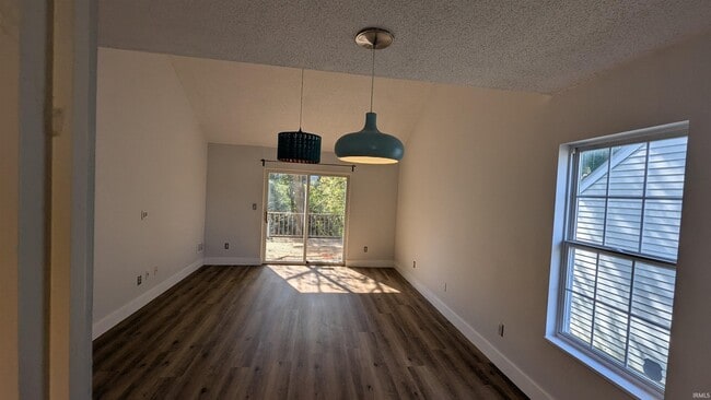 Photo - 432 E Laurelwood Ct