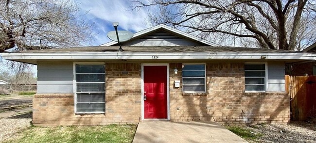 Building Photo - $0 First Month's Rent / $0 Deposit at Move-in
