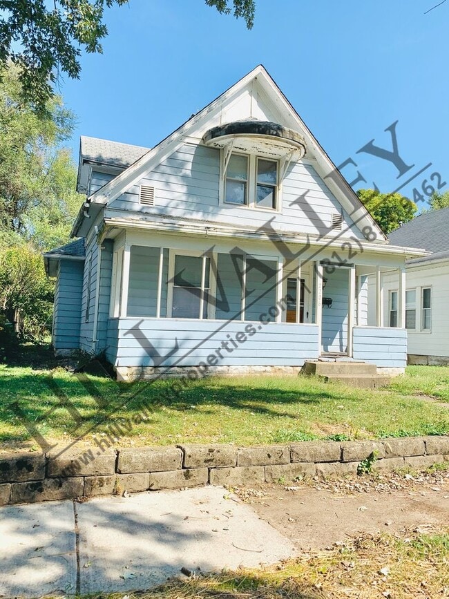 Building Photo - Large Two Bedroom Home North