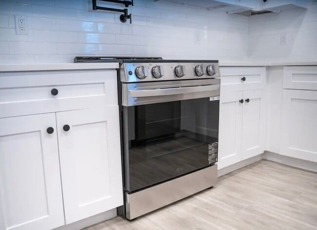 Photo - 16770 Meadowcroft St