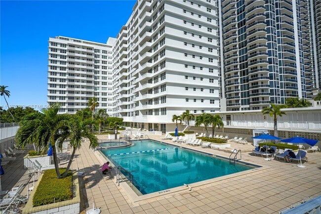 Building Photo - 4747 Collins Ave Unit 1403