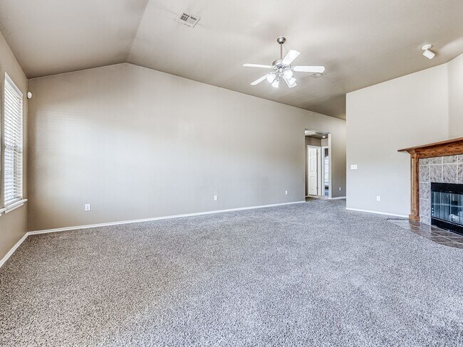 Photo - Charming home in Yukon + 3 bedrooms + 2 bathrooms