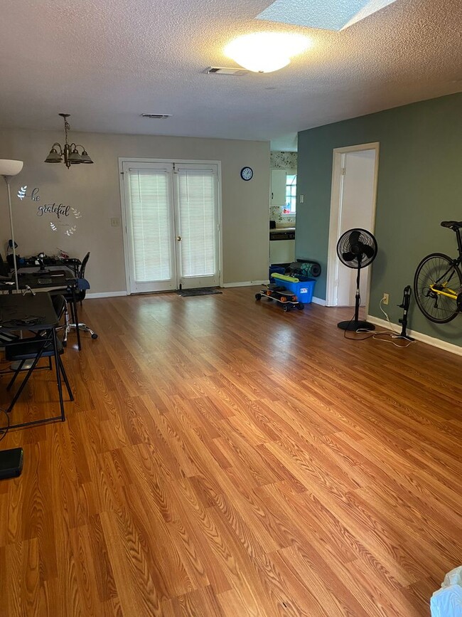 Building Photo - 114 Helen Cir Unit 114 Helen A