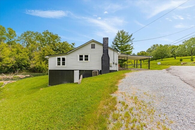 Building Photo - 858 Old Beaver Creek Rd Rental
