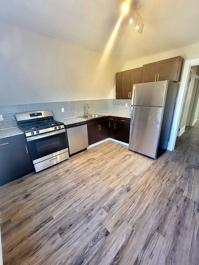 Building Photo - 5817 Alder St Unit 3RD FL Rental