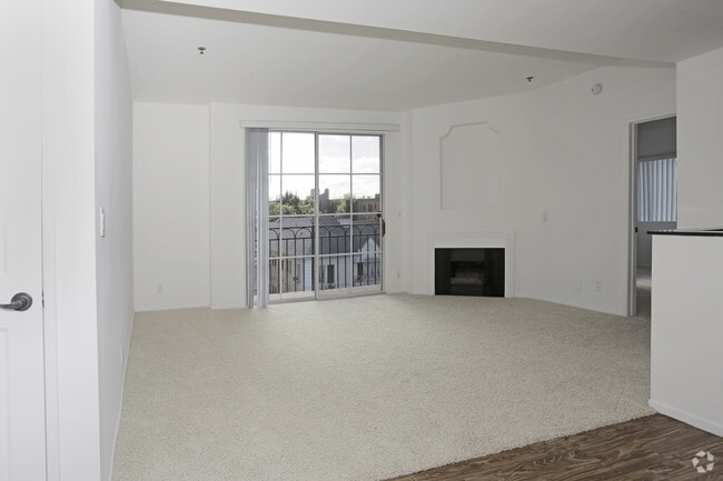 2BR, 2BA - 968 SF