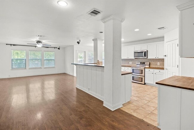 Building Photo - 789 Kingfisher Ln