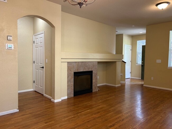 Photo - Stylish & Functional - 2 Bed 2.5 Bath Available Early June