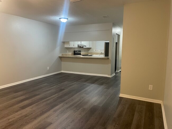 Photo - 6913 Cherry St