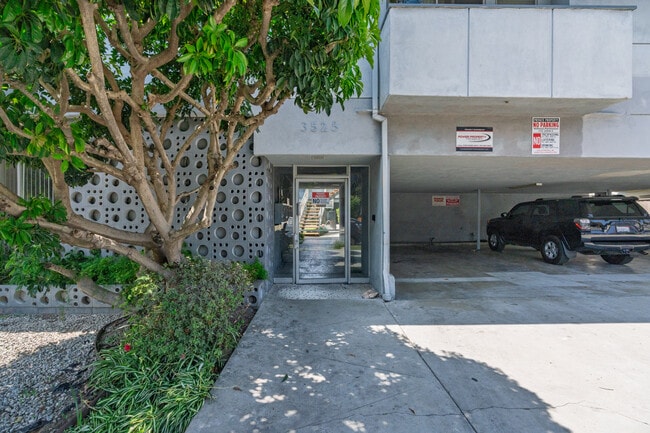 Building Photo - 3525 Jasmine Ave