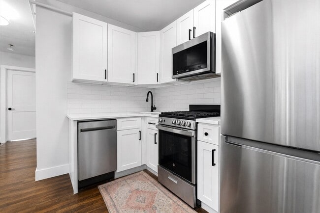 Building Photo - 168 Endicott St Unit 1