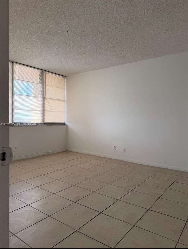 Photo - 2025 NE 164th St Unit 706