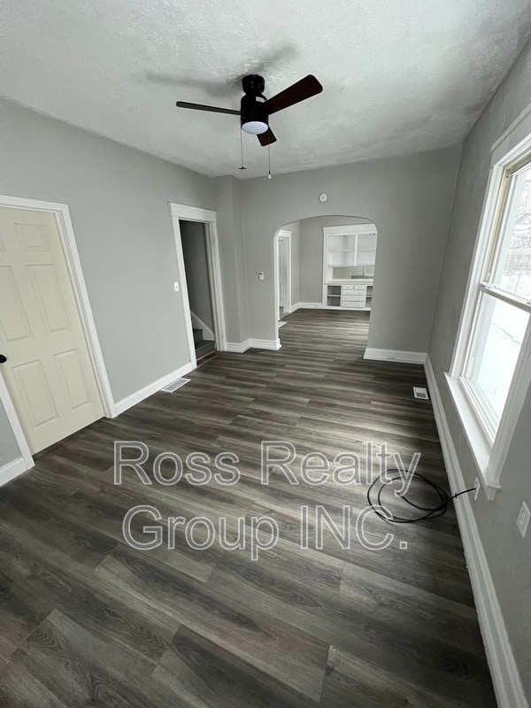 Photo - 1040 Campbell St