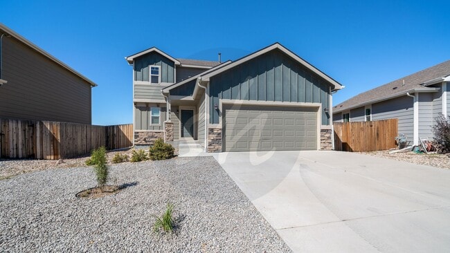Building Photo - Lovely Three Bedroom Home with Mountain Views
